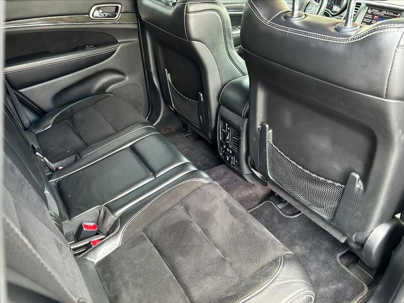 Jeep Grand Cherokee 6,4 SRT  6,4 V8 Hemi - fotka 29 z 30