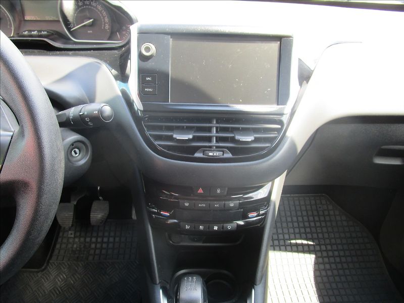 Peugeot 208 1.2i Klima, Navi - fotka 9 z 38