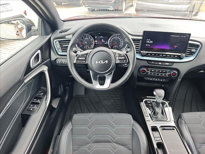 Kia XCeed 1,6 T-GDI 132kW 7DCT automat - fotka 16 z 21