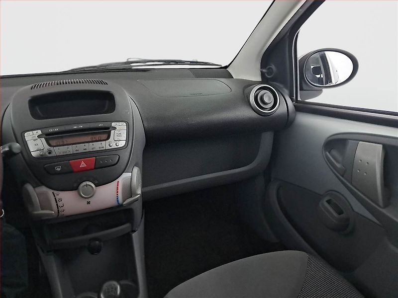 Peugeot 107 (2007) 1.0, jezdí výborně - fotka 8 z 16