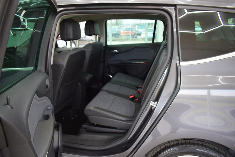 Opel Zafira 2,0 CTDi,7-míst,Nav,Innovation - fotka 11 z 27