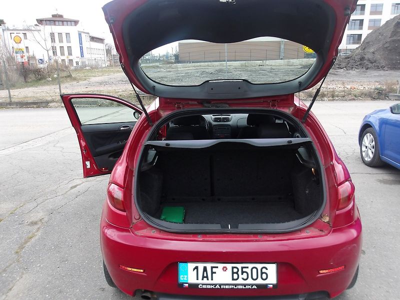Alfa Romeo 147 1,6i 77kW LPG - fotka 18 z 30