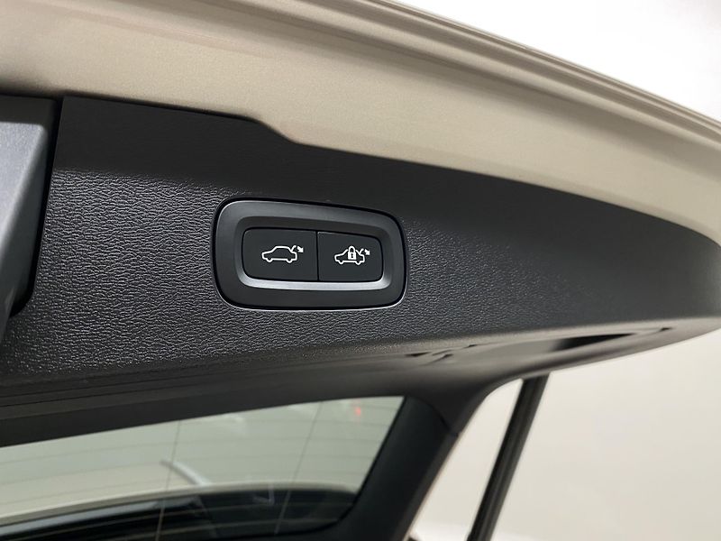 Volvo V60 CC B5 AWD BRIGHT PLUS AUT  - fotka 32 z 58