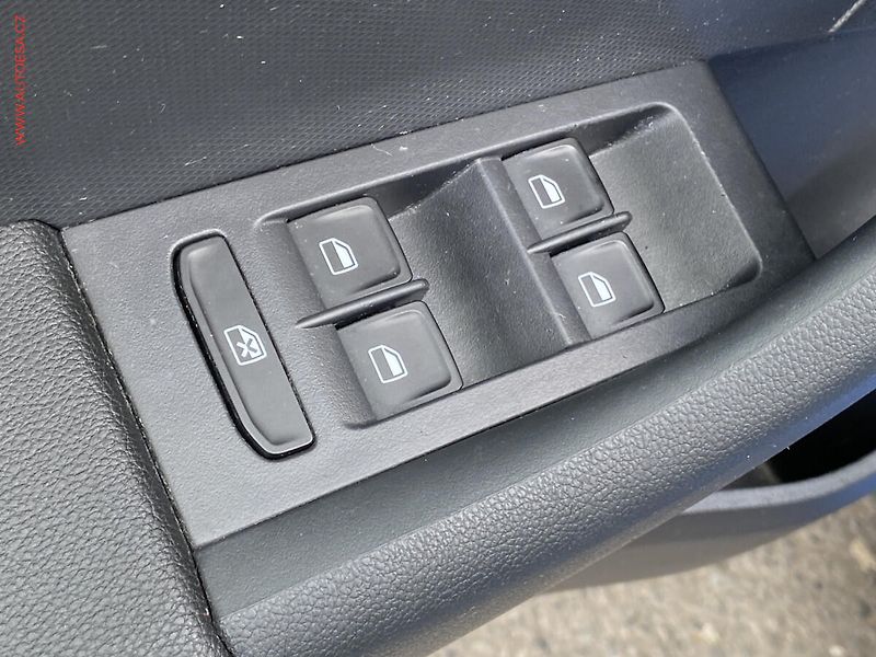 Škoda Rapid (2015) 1.2 TSi, Sport, xenon, panor - fotka 11 z 16