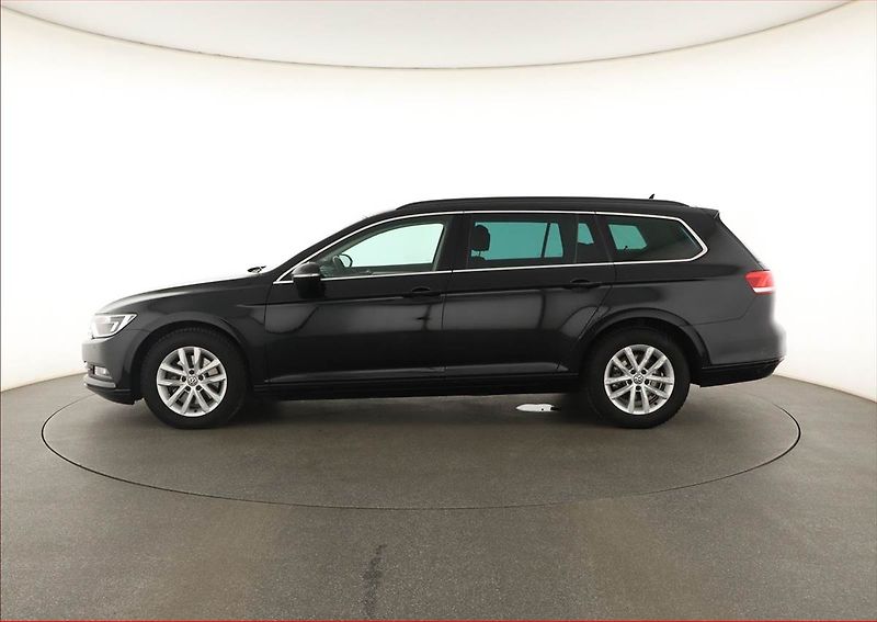 Volkswagen Passat (2016) 2.0 TDI, Automat, Navi - fotka 3 z 17