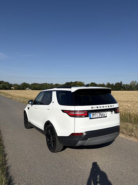 Land Rover Discovery (2019) Pro 7 osob - fotka 3 z 12