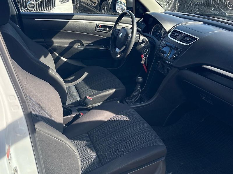 Suzuki Swift (2015) 1.2 69kW - fotka 13 z 20