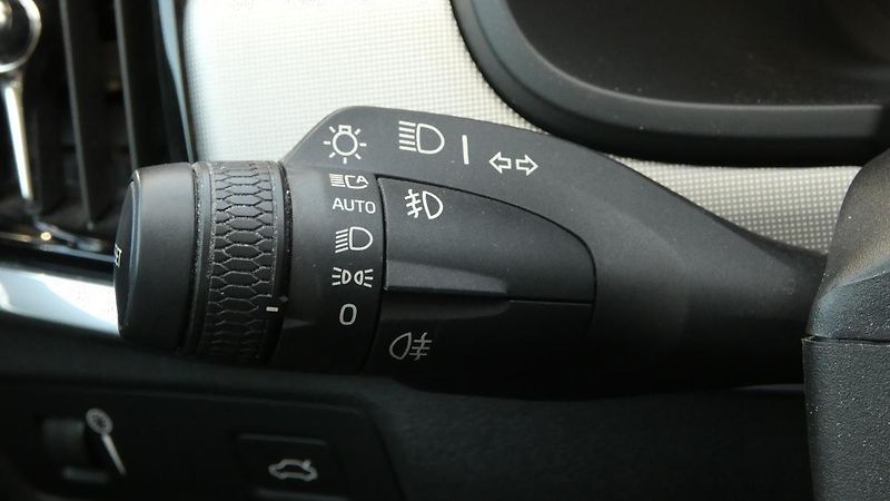 Volvo V90 B4 mHEV AWD aut. Momentum Pro - fotka 10 z 22