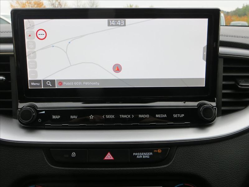 Kia Ceed 1,5 T-GDI 118kW SW Top AUT ČR - fotka 17 z 26