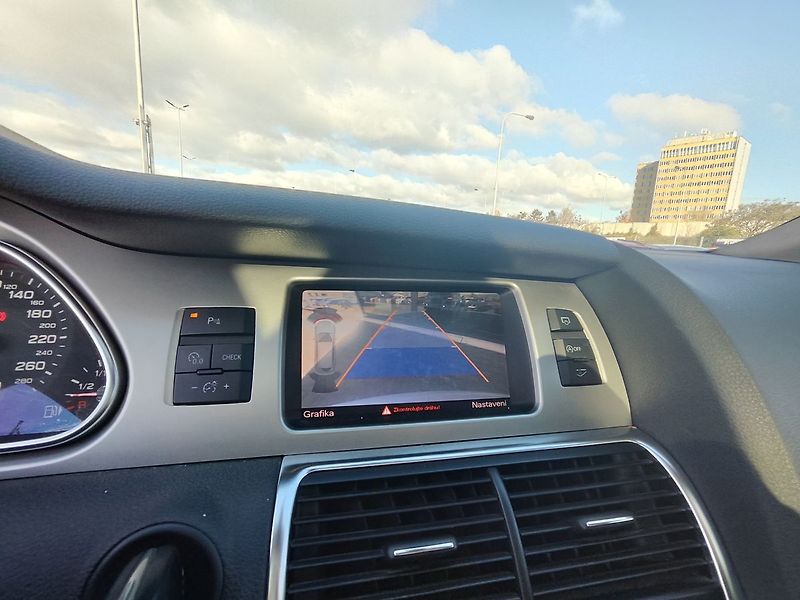 Audi Q7 3.0 TDI/180kW S-Line 4x4 AT - fotka 31 z 45