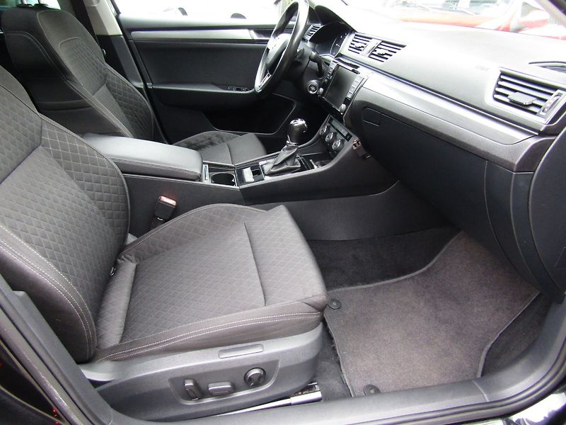 Škoda Superb (2015) 2.0 TDI 140kW DSG SPORT LINE - fotka 30 z 46