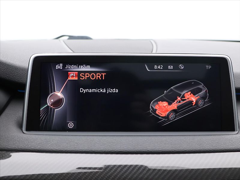 BMW X5 3.0 M50d 280kW xDrive - fotka 30 z 45