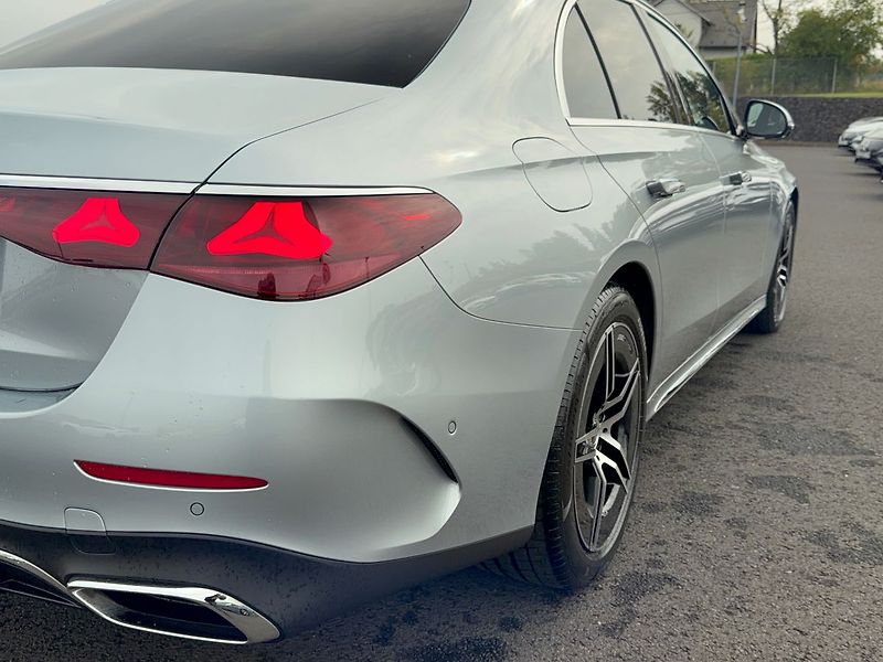 Mercedes-Benz Třídy E E 220 d 4MATIC AMG - fotka 12 z 39