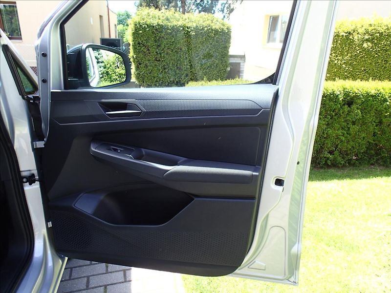 Volkswagen Caddy 1,5 1.maj. 26 000 Km, záruka - fotka 31 z 41