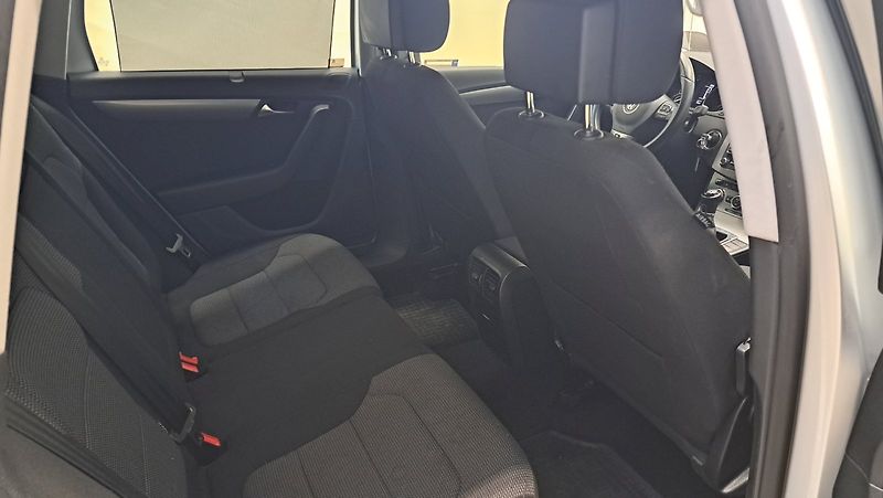 Volkswagen Passat (2012) VARIANT CL 2,0 TDI BMT 6G - fotka 16 z 23