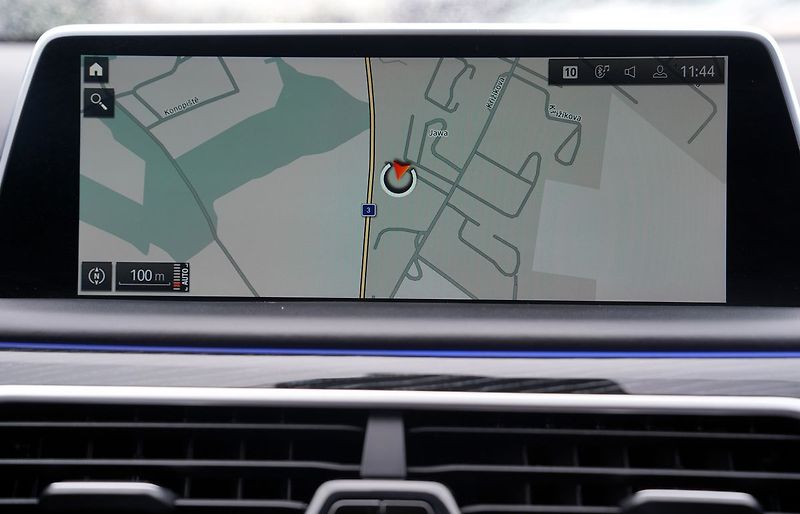 BMW Řada 7 740d xDrive/9AT/Lasery/Mpaket - fotka 41 z 50