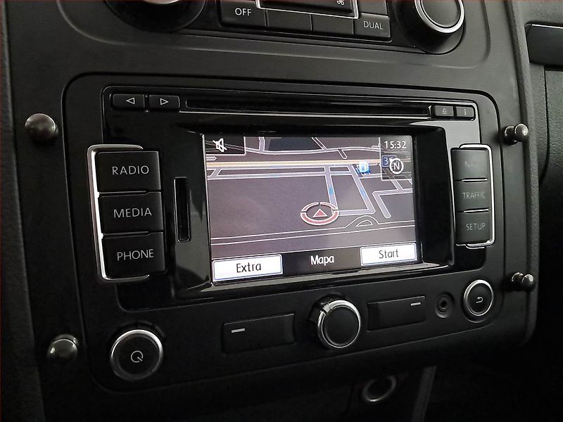 Volkswagen Touran (2012) 1.6 TDI, 7 míst, Navi - fotka 13 z 16