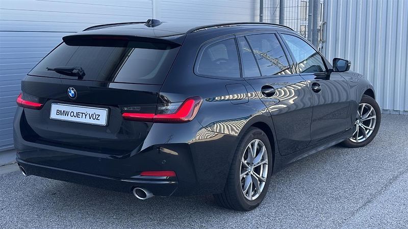 BMW Řada 3 318d Touring - fotka 2 z 9