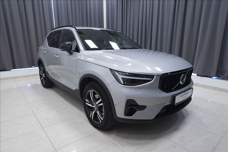 Volvo XC40 2,0 B3 NAVI KAMERA 360° TAŽNÉ - fotka 3 z 38