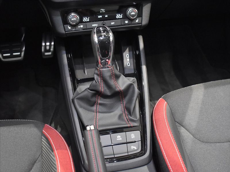 Škoda Scala 1,5 TSI Monte Carlo Tažné - fotka 15 z 28