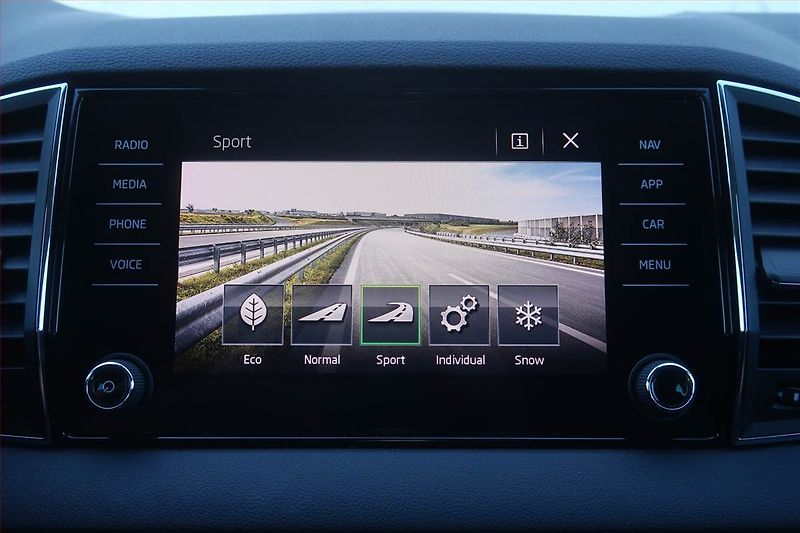 Škoda Karoq (2018) 2.0 TDI, 4X4, Automat, Kůže - fotka 17 z 26