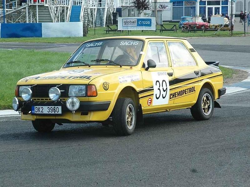 Historická vozidla obsadí o víkendu autodrom. V sobotu se koná tradiční Podzimní Sosnění.