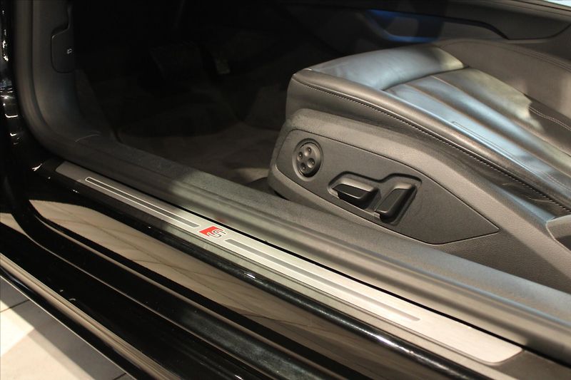 Audi A5 Coupé 40 TDi quattro S Line AC - fotka 12 z 35