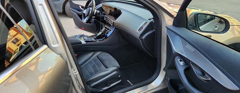 Mercedes-Benz EQC (2022) 400 4M AMG SOH 94,5% 85kWh - fotka 11 z 50