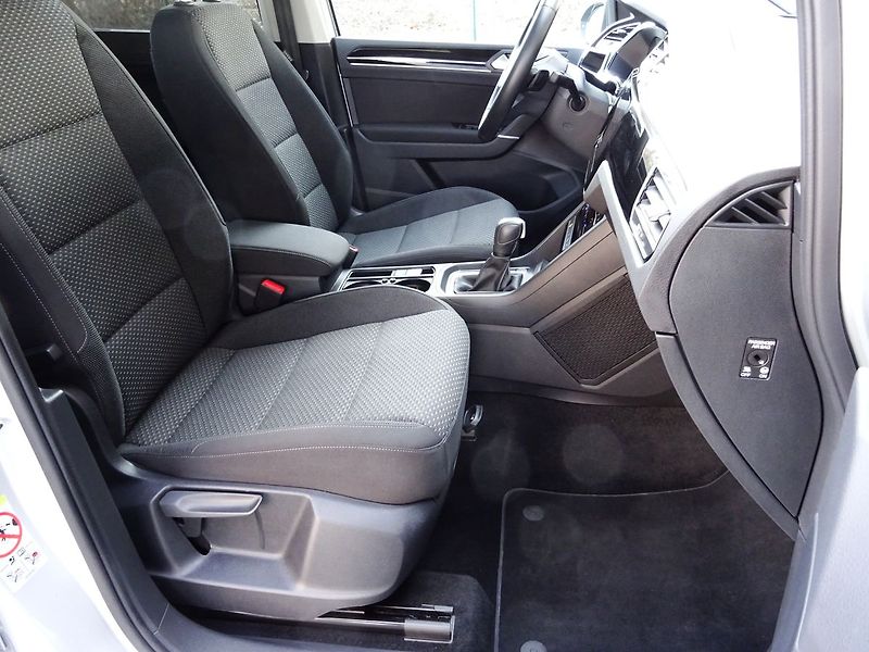 Volkswagen Touran 2.0TDI DSG 7míst Webasto TZ - fotka 25 z 40