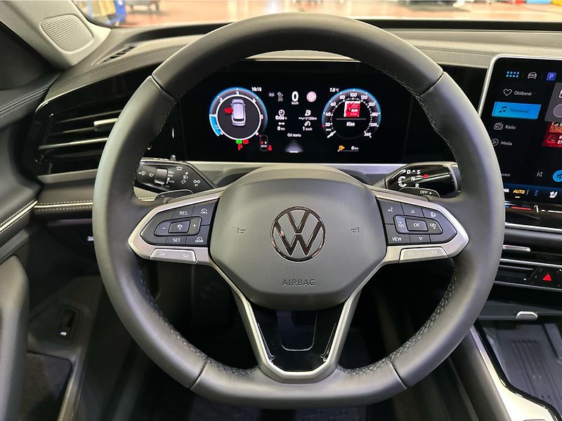 Volkswagen Passat Elegance 2,0 TDI 110 kW - fotka 18 z 25