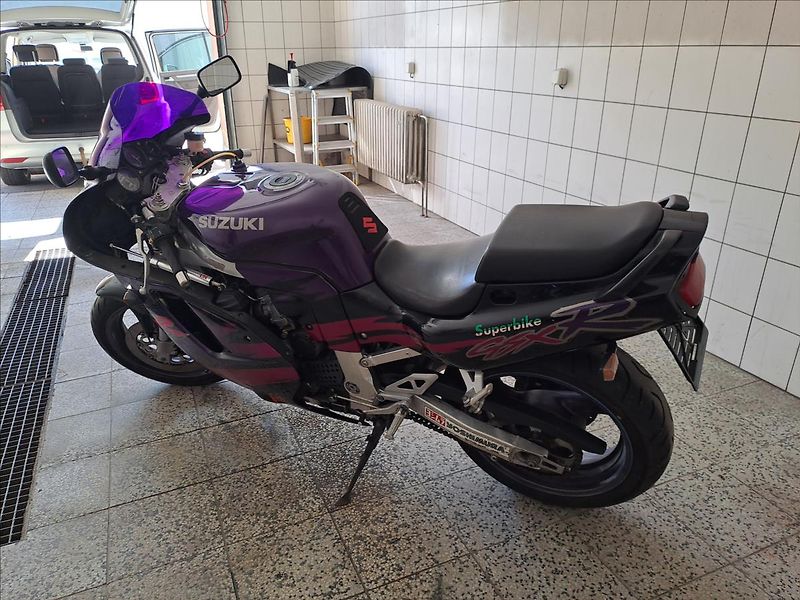 Suzuki GSX-R750 - fotka 2 z 8