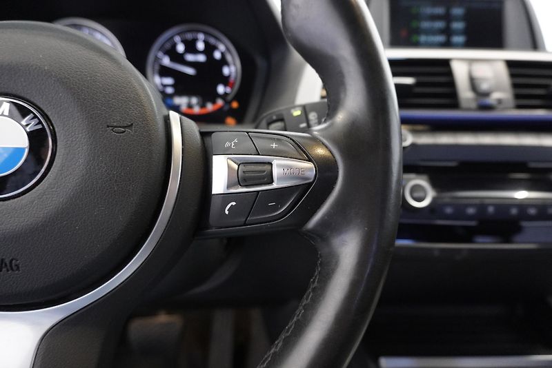 BMW Řada 1 2,0 M-SPORT AUT. - fotka 18 z 28