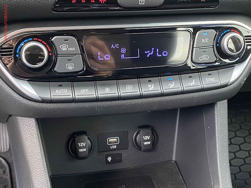 Hyundai i30 (2023) 1.5 DPi, 2.maj,ČR, Smart - fotka 14 z 18