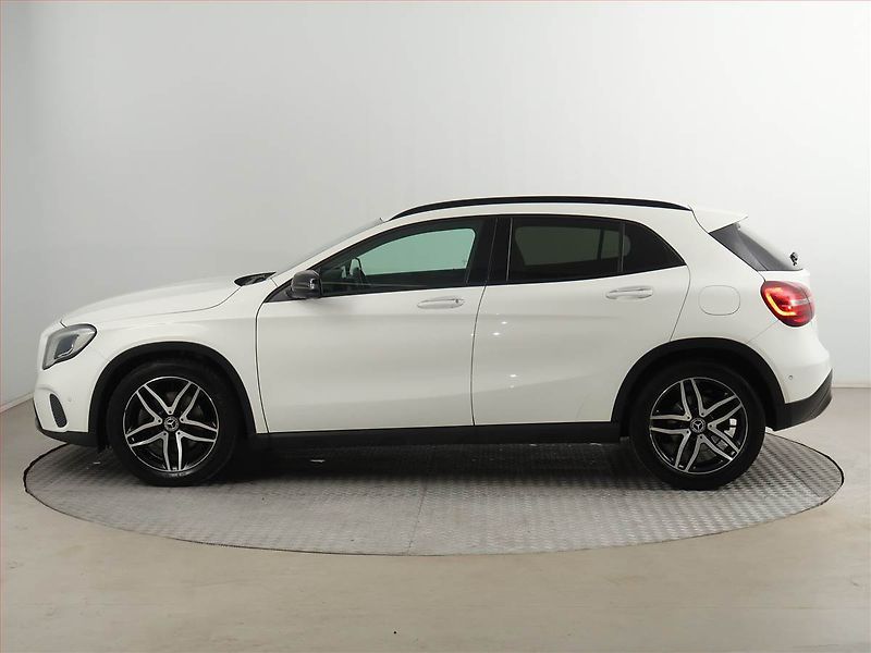 Mercedes-Benz GLA (2018) Urban 220 4MATIC - fotka 3 z 19
