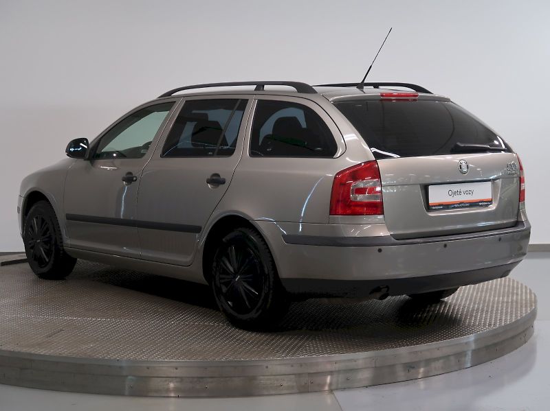 Škoda Octavia (2012) TOUR 1.6MPI 75KW - fotka 7 z 24
