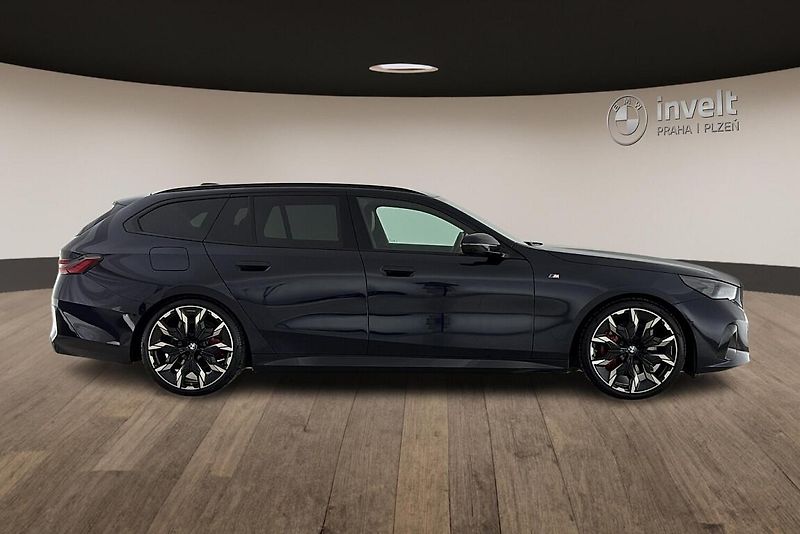 BMW Řada 5 540d xDrive Touring - fotka 2 z 25