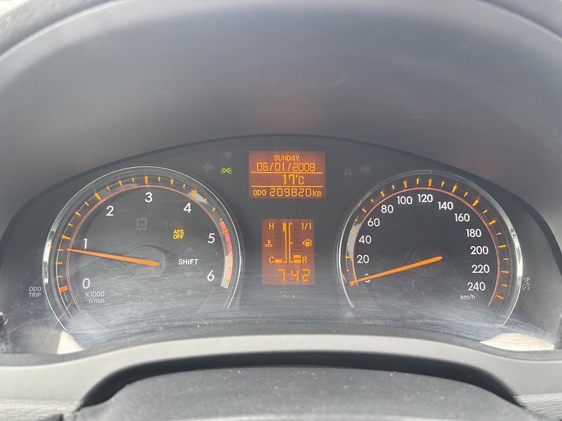 Toyota Avensis 2.2 - fotka 9 z 19