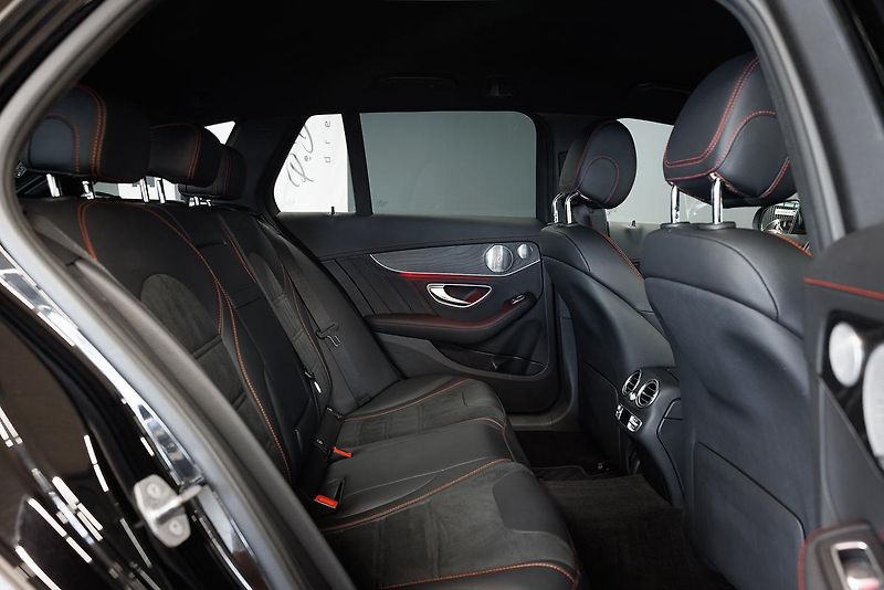 Mercedes-Benz Třídy C (2019) C43 AMG V6 Biturbo 4Matic - fotka 32 z 44
