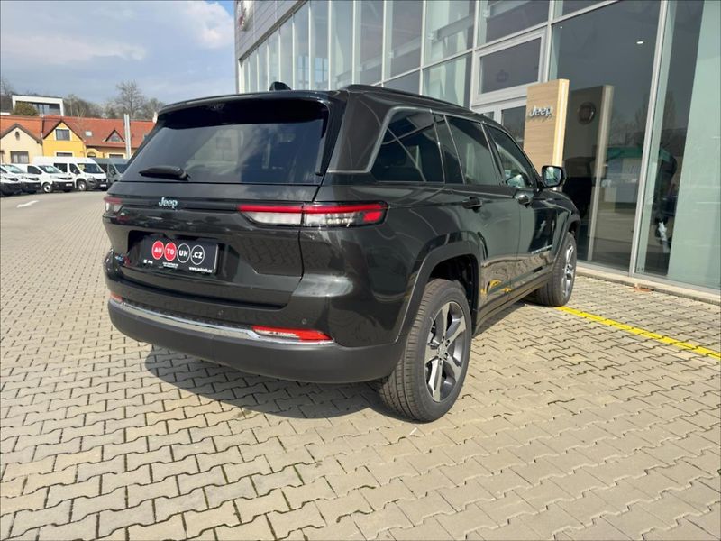 Jeep Grand Cherokee (2024) 2,0 4xe Plug-In 380k 8AT  Limi - fotka 7 z 19