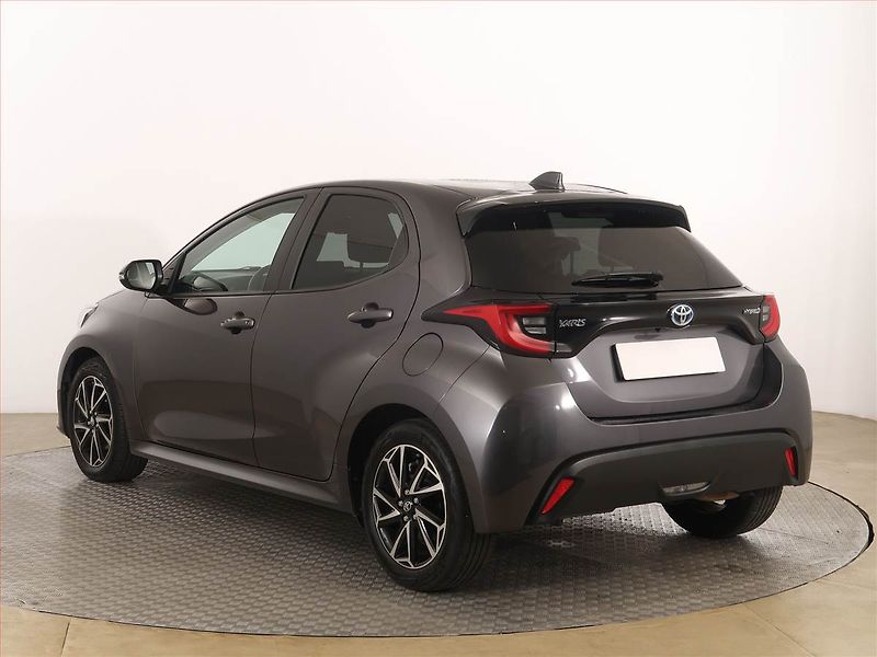 Toyota Yaris (2023) 1.5 VVT-i Hybrid, Automat - fotka 4 z 18
