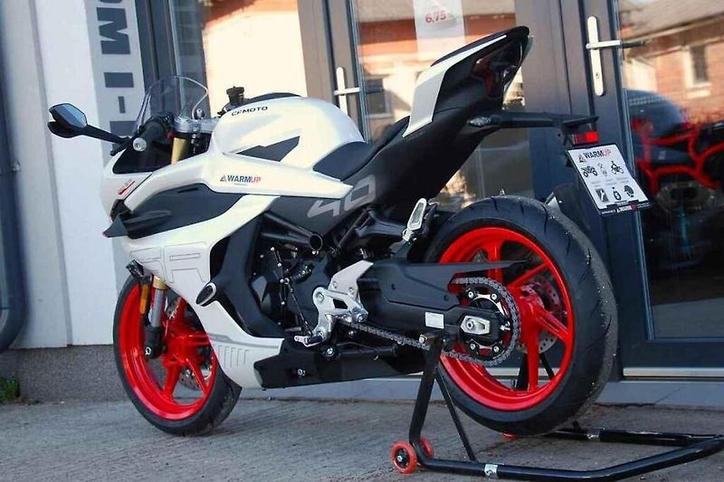 Mezi hlavní výhody motorek CFMOTO patří velmi dobrý poměr cena/výkon.