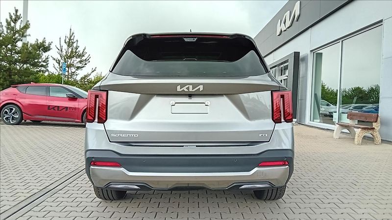 Kia Sorento 2,2 CRDi SCR 4x4 8DCT TOP 5P - fotka 5 z 16