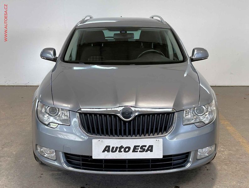 Škoda Superb (2012) 2.0 TDi, Ambition, xenon - fotka 2 z 15