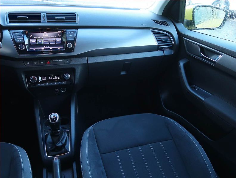 Škoda Fabia (2019) Style 1.0 TSI, Tempomat - fotka 8 z 15