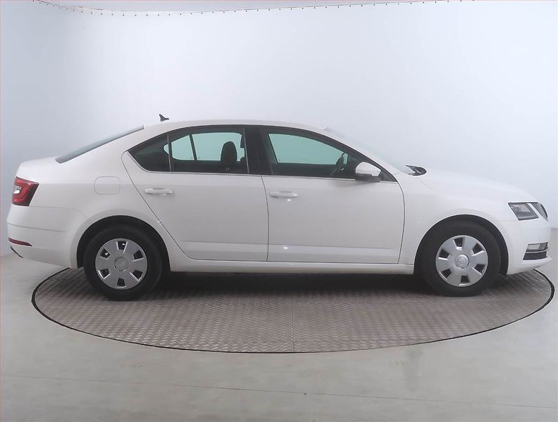 Škoda Octavia (2017) Ambition Plus 1.6 TDI, Navi - fotka 6 z 14