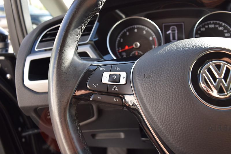 Volkswagen Touran (2018) 1.4TSI 110kw CLBMT 7MÍST LED  - fotka 33 z 48
