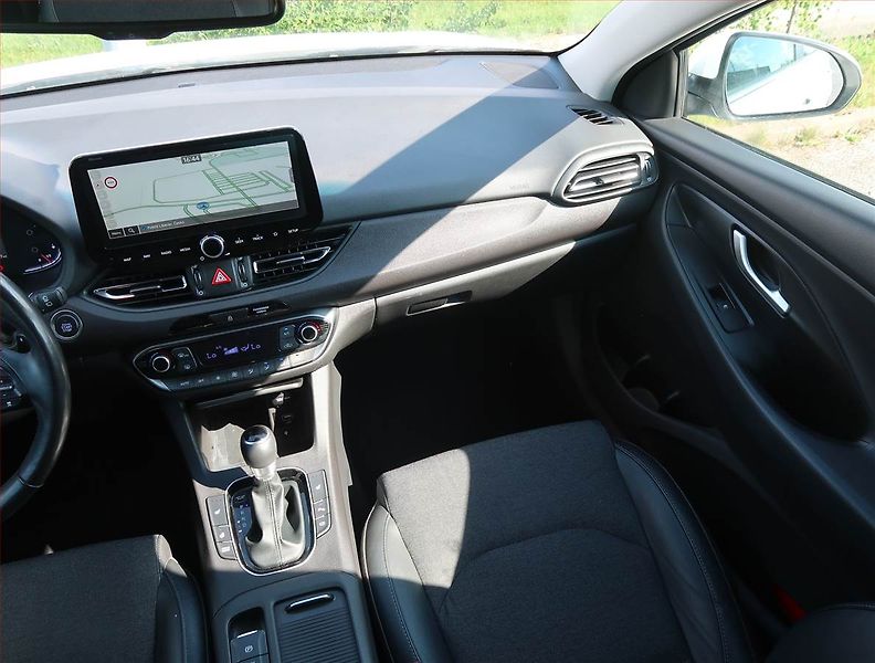 Hyundai i30 (2021) Style 1.5 T-GDI MHEV, Automat - fotka 8 z 16