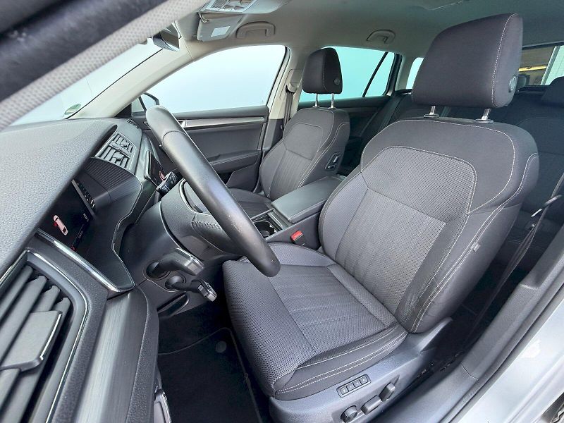 Škoda Superb (2023) 2.0 TDI 110kW Style Matrix Man - fotka 6 z 35