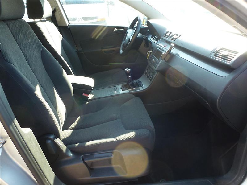 Volkswagen Passat 2,0 TDi  Comfort - fotka 28 z 49
