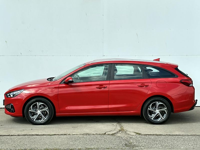 Hyundai i30 1.5 DPi 81kW FAMILY Comfort - fotka 8 z 21